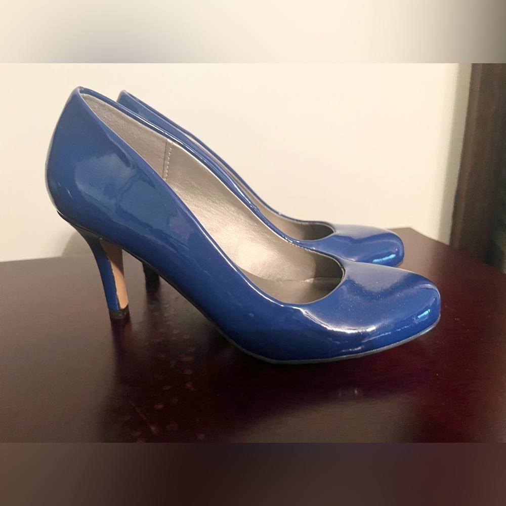 Women’s blue heels